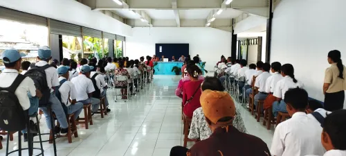 Penerimaan Rapor Kelas X dan XI di SMK Don Bosco Berjalan dengan Baik